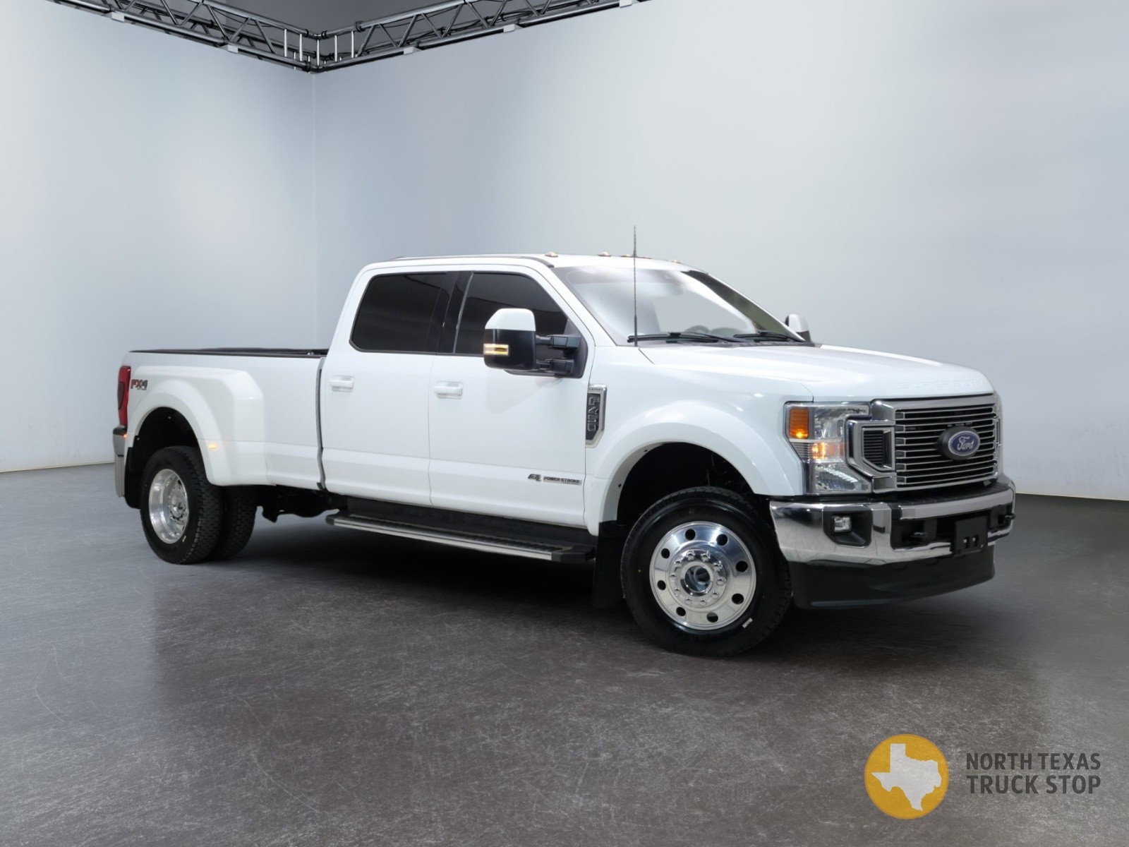 Oxford White 2022 Ford F-450 Super Duty Pickup Truck Four-Wheel Drive Automatic