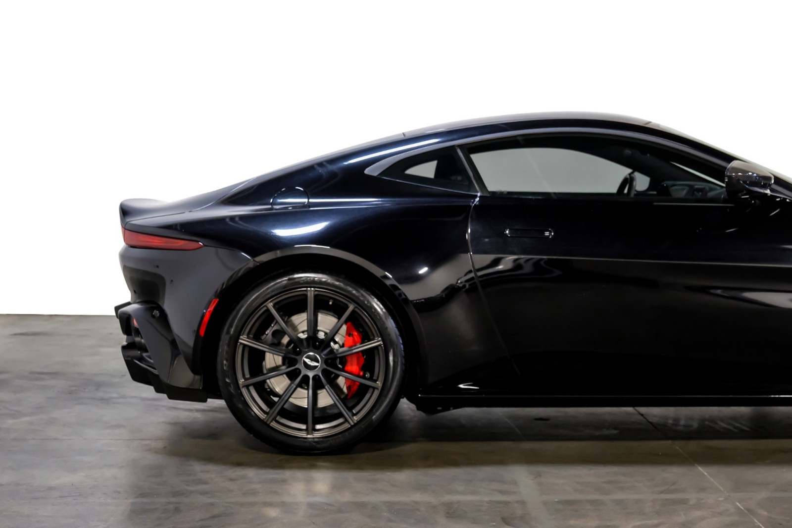 2019 Aston Martin Vantage Coupe CarbonRoof SportsLthrCarbon PremiumAudio Bla 6
