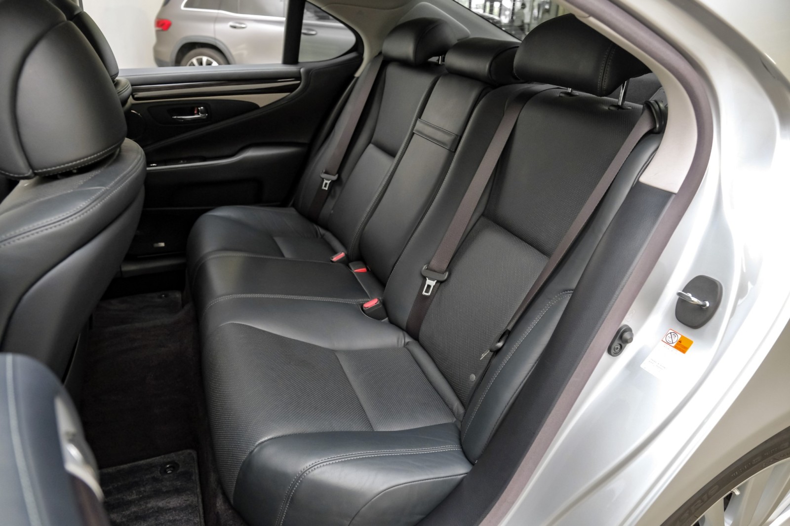 2017 Lexus LS 460 AWD 18Alloys MarkLevAudio ComfortPkg BlindSpot 42