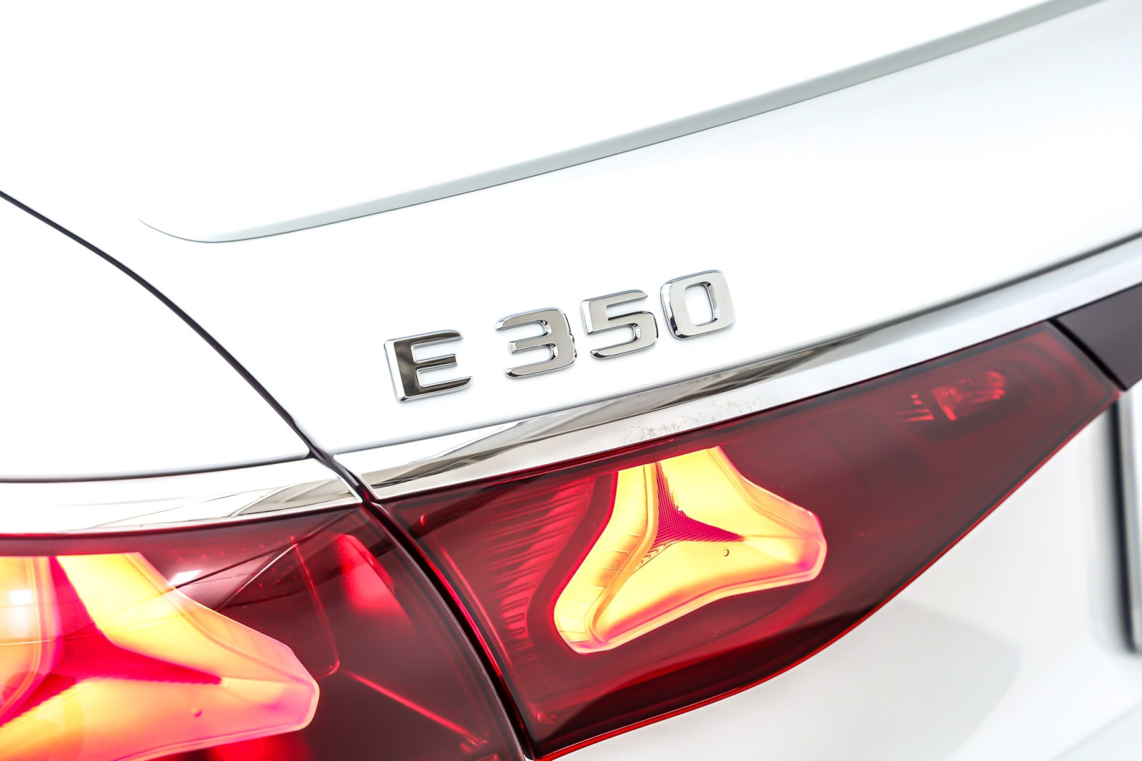 New 2026 Polar White Mercedes-Benz E 350 image 9