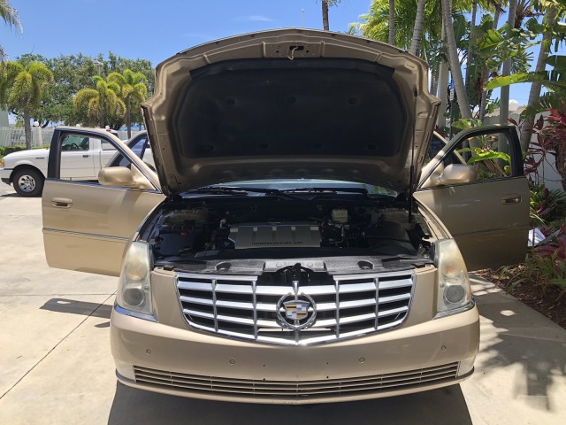 2006 Cadillac DTS w/1SB Heated and Cooled Leather CD AUX Onstar in pompano beach, Florida