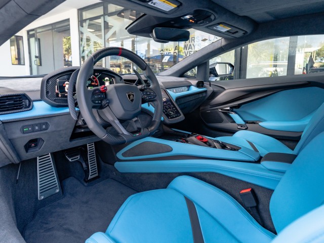 Lamborghini Revuelto