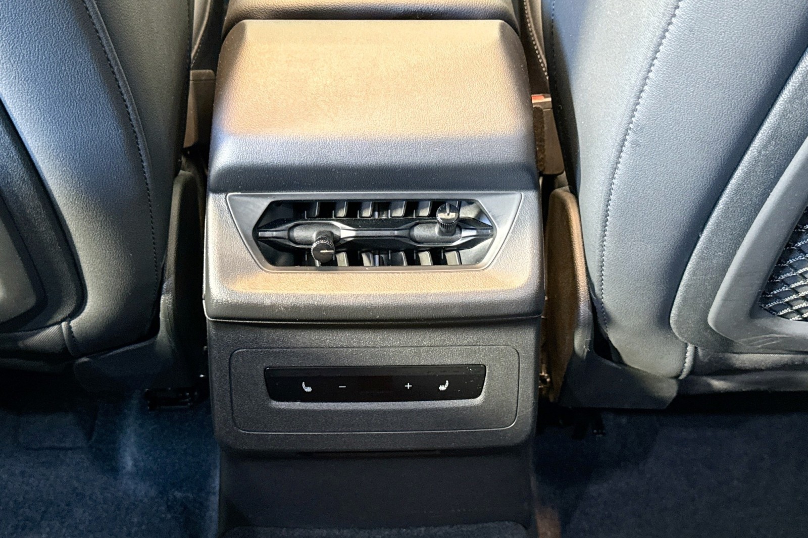 Used 2025 MYTHOS BLACK Audi Premium image 23