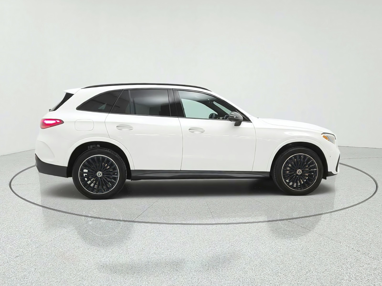 New 2027 Polar White Mercedes-Benz GLC 300 SUV image 4
