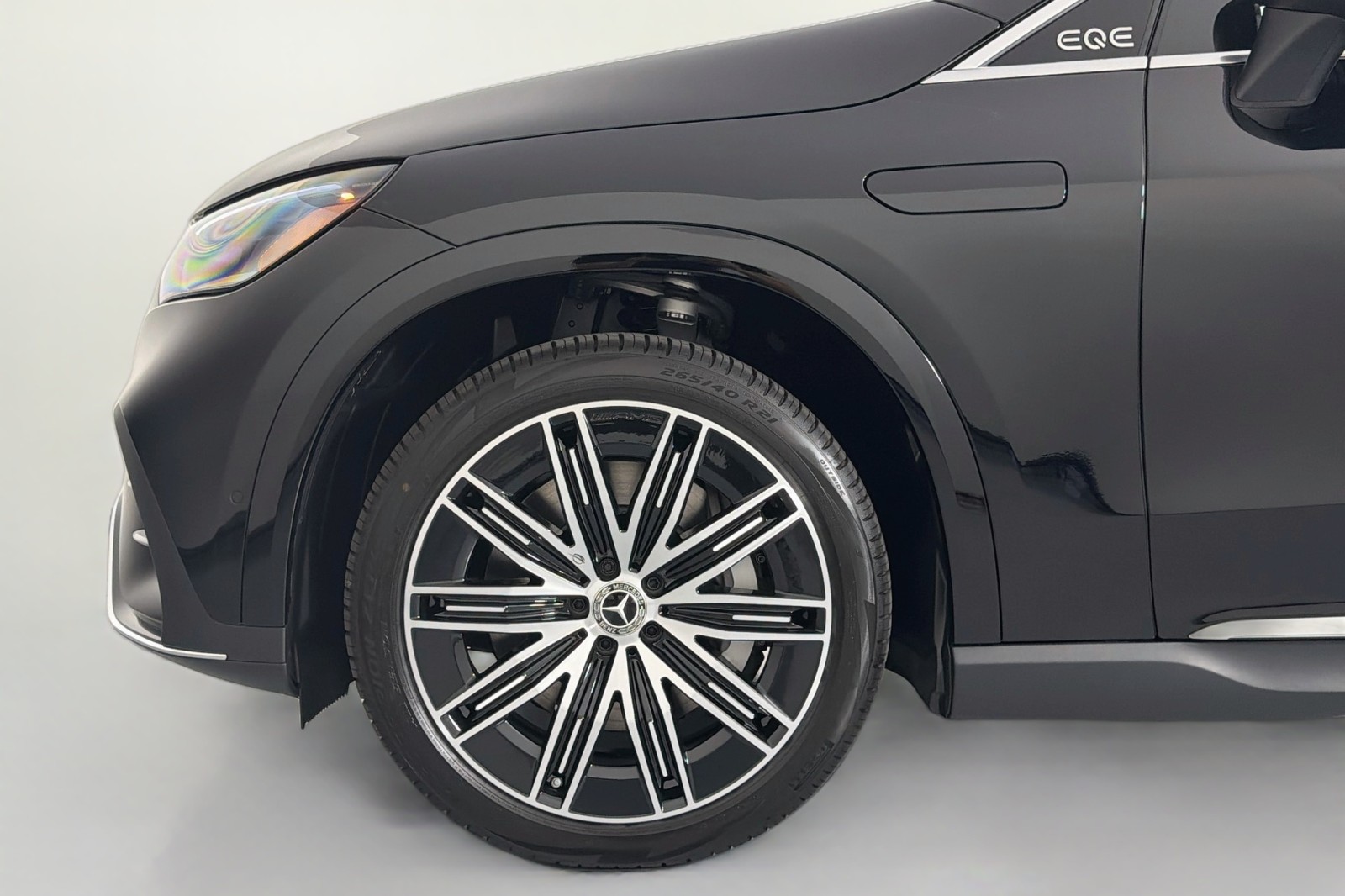 New 2027 Black Mercedes-Benz EQE 320 4MATIC® SUV image 9