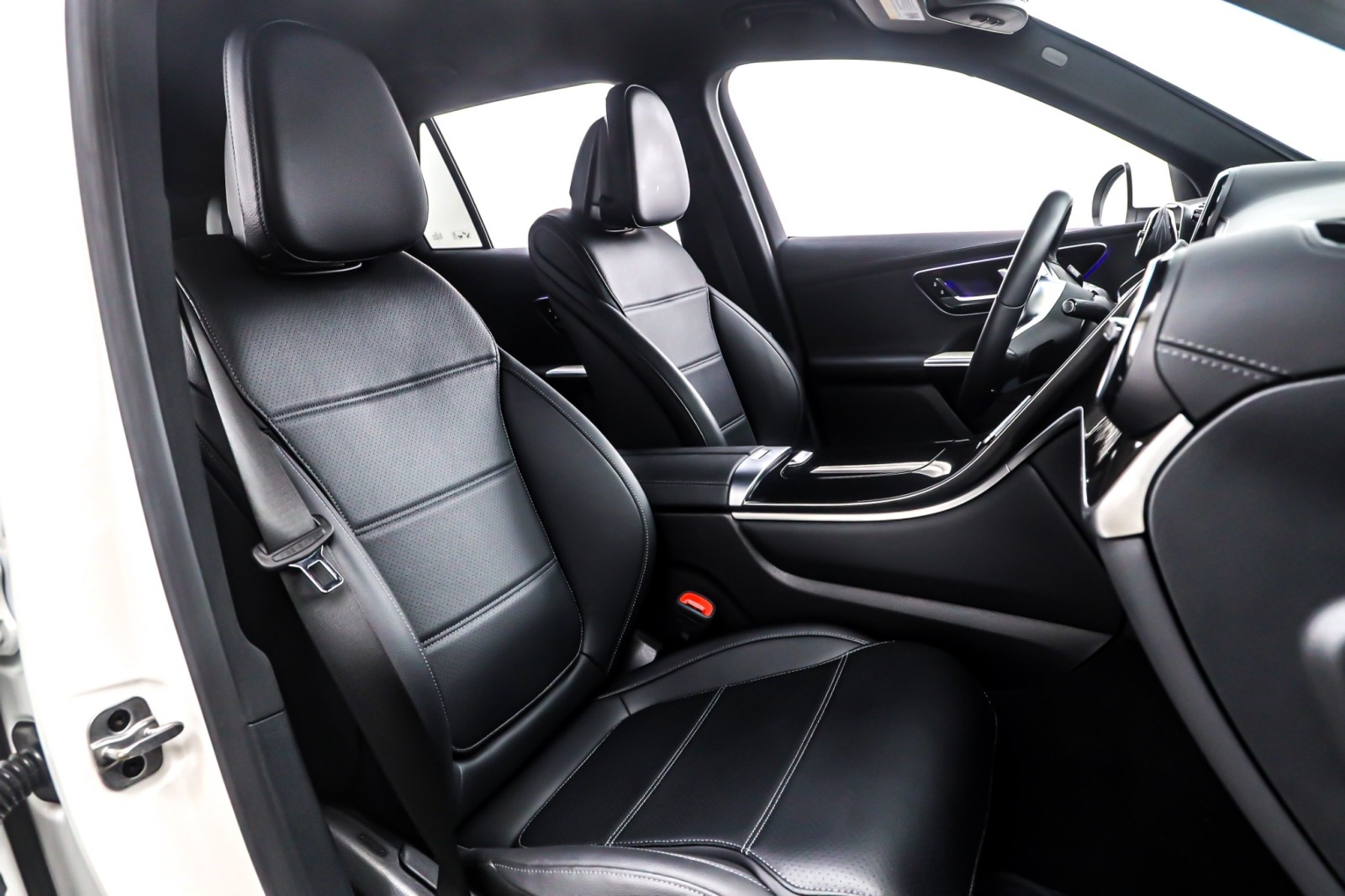 Used 2025 Polar White Mercedes-Benz GLC 300 SUV image 8