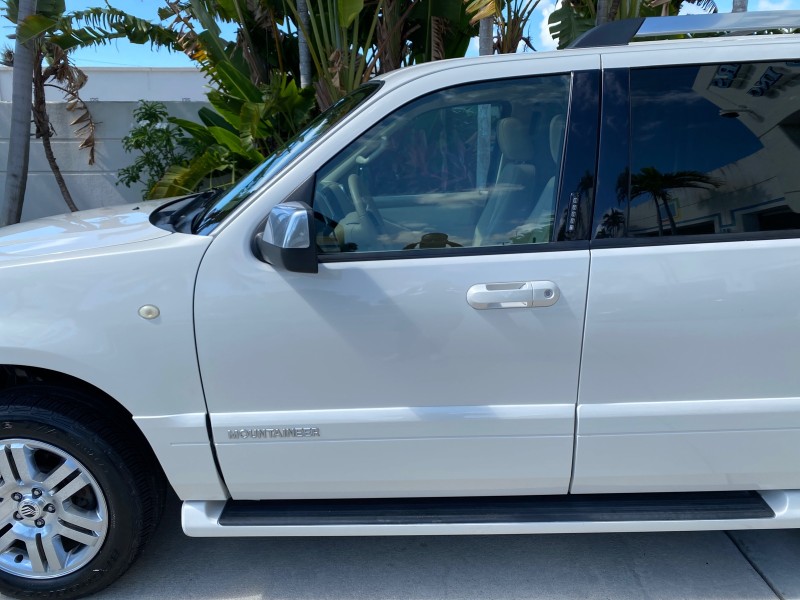 2007 Mercury Mountaineer SUV Premier 1 OWNER in ,
