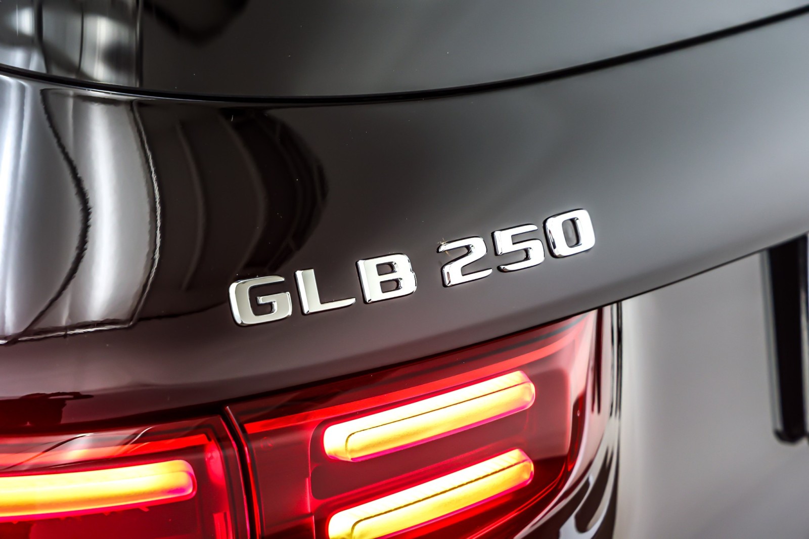 Certified Used 2025 Night Black Mercedes-Benz GLB 250 SUV image 10