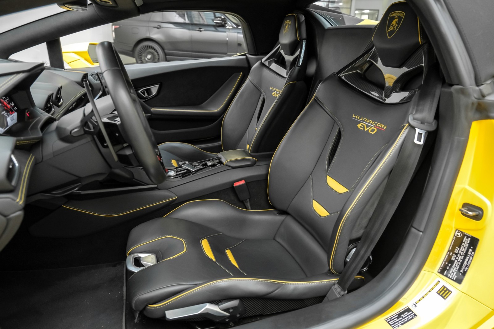 2021 Lamborghini Huracan EVO Spyder SportSeats 19Alloys BiColorLeatherPkg 14