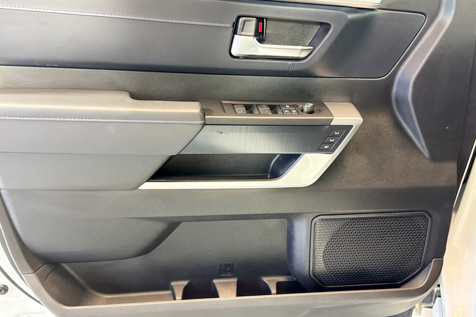 Used 2025 WHITE Toyota Platinum image 17