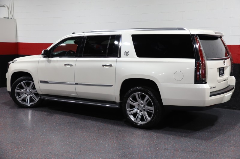 2015 Cadillac Escalade ESV Luxury 4WD 4dr SUV in , 