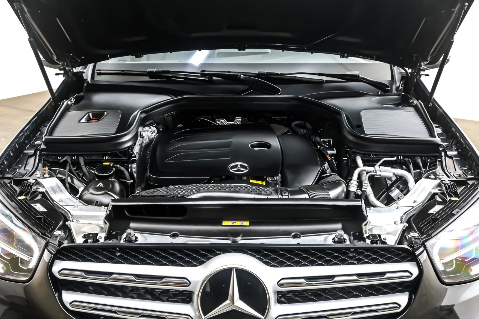 Used 2022 Graphite Grey Metallic Mercedes-Benz GLC 300 SUV image 11