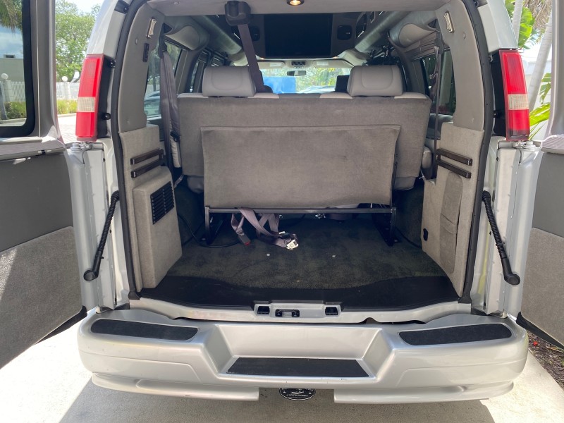 2013 GMC SAVANA HI TOP CONVERSION HANDICAP LIFT LOW MILES 24,857 in , 