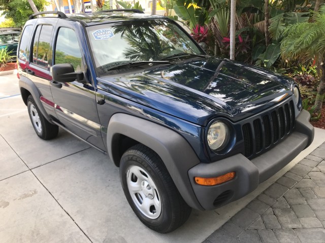 2004 Jeep Liberty Sport Cloth Seats Clean CarFax LOW Miles Power Windows in pompano beach, Florida