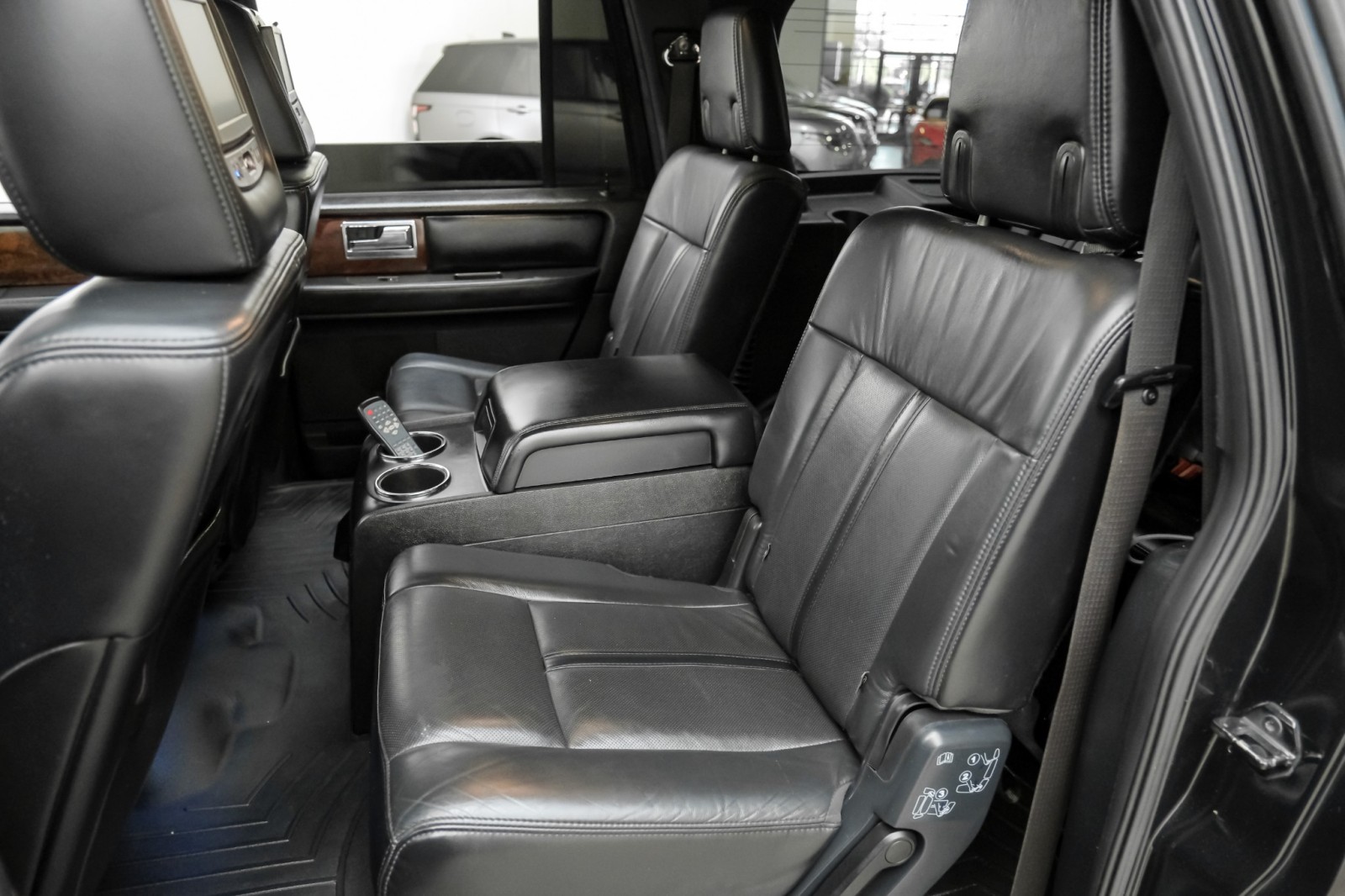 2015 Lincoln Navigator L 4WD 43