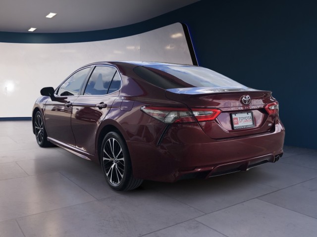 2018 Toyota Camry SE 3