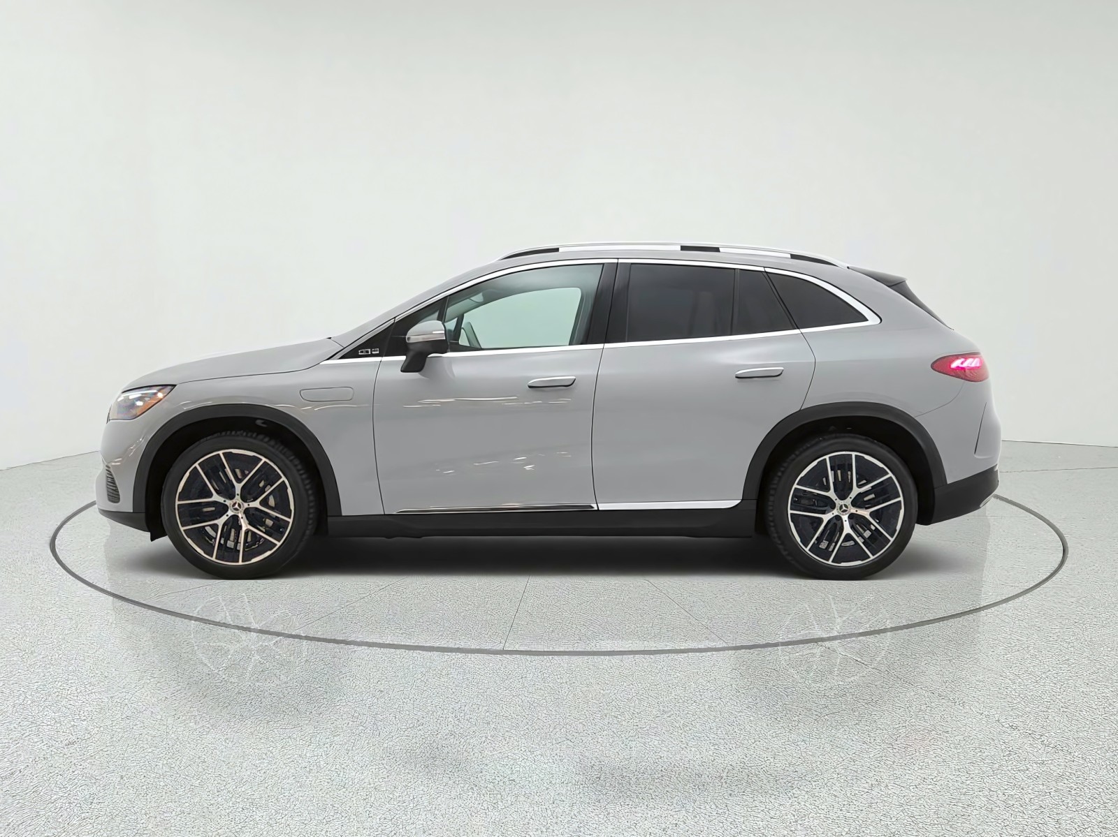 New 2027 MANUFAKTUR Alpine Grey Mercedes-Benz EQE 320 4MATIC® SUV image 8