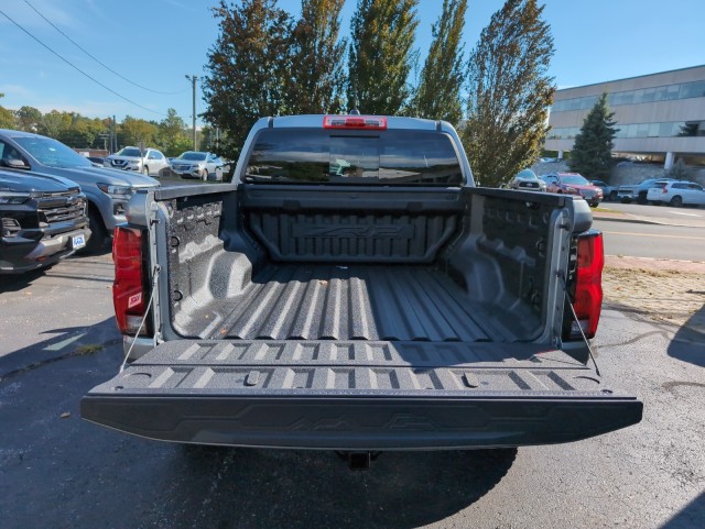 2024 Chevrolet Colorado 4WD ZR2 8