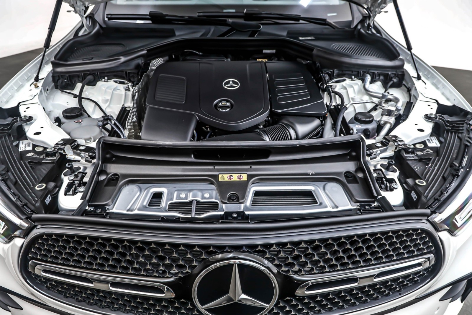 New 2026 Polar White Mercedes-Benz GLC 300 image 11