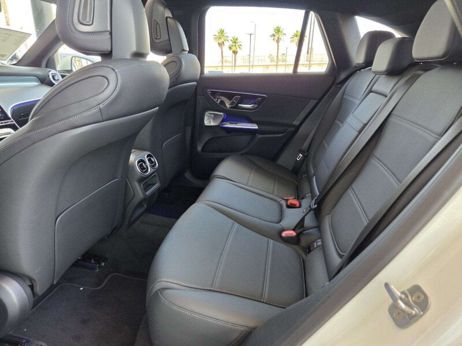 New 2026 Polar White Mercedes-Benz GLC 350e 4MATIC® SUV image 13