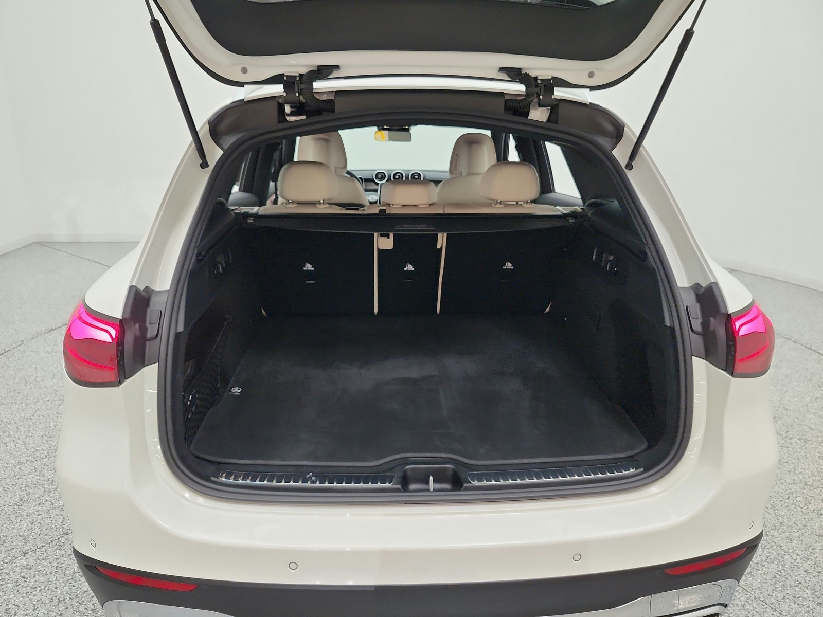 Certified Used 2024 Polar White Mercedes-Benz GLC 300 4MATIC® SUV image 20