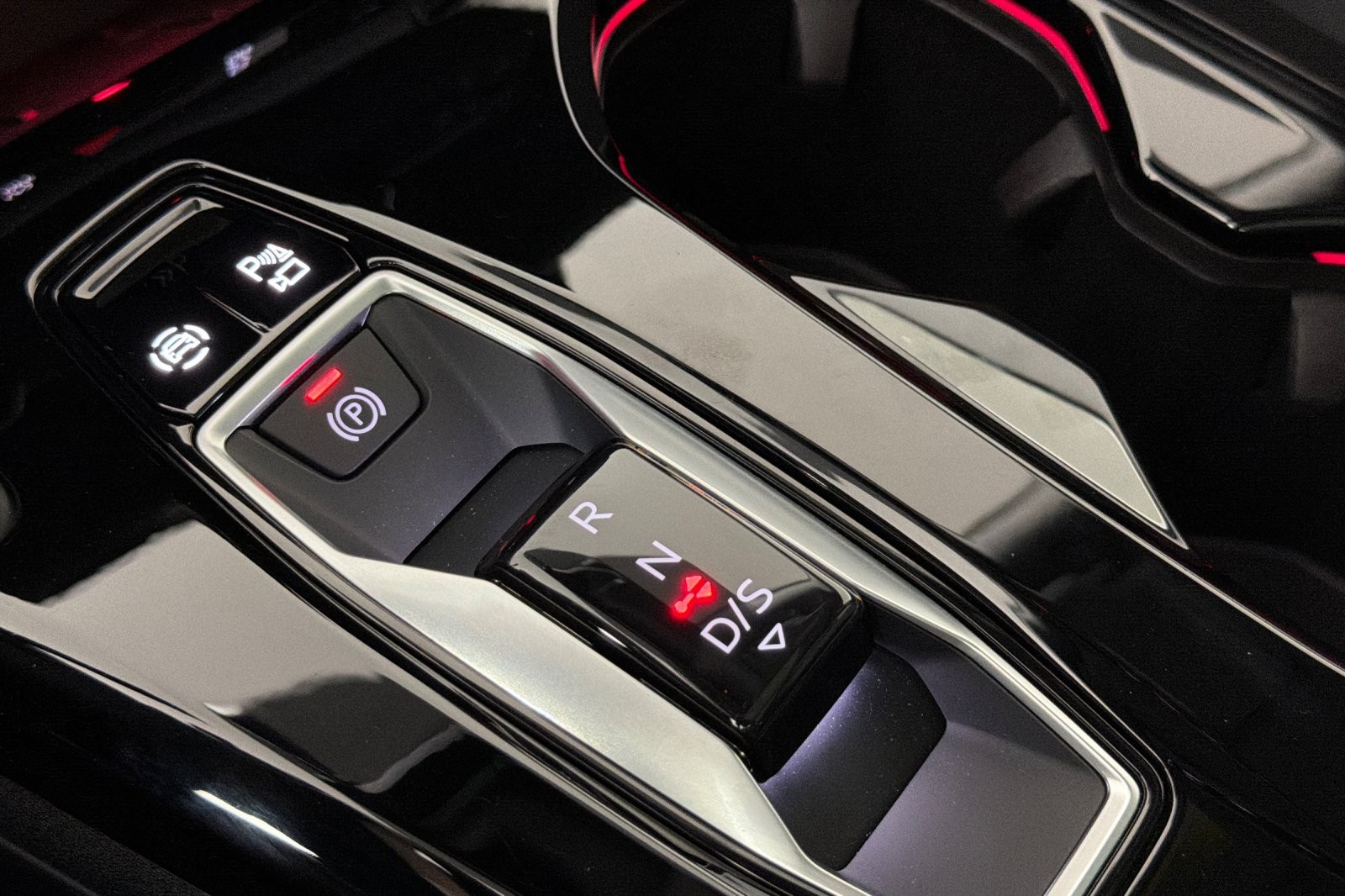 Used 2025 Tambora Gray Metallic Audi Premium 2.0 TFSI quattro image 21