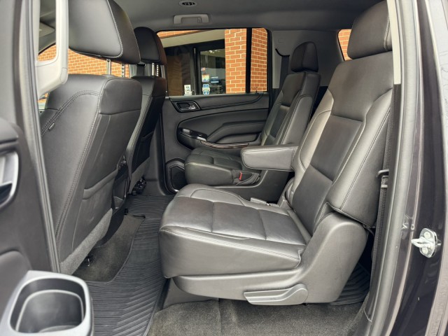 2018 Chevrolet Suburban LT LUX with Center Row Buckets 28