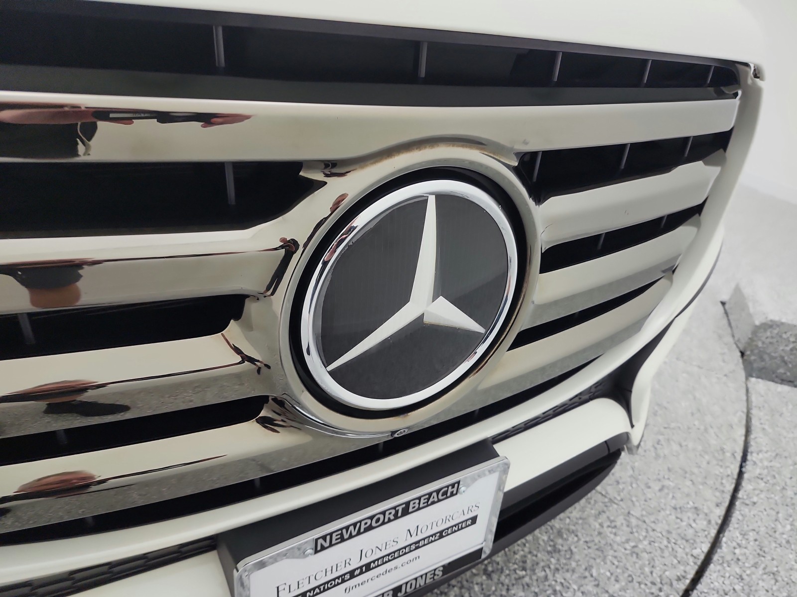 Used 2024 MANUFAKTUR Diamond White Metallic Mercedes-Benz GLS 450 4MATIC® SUV image 17