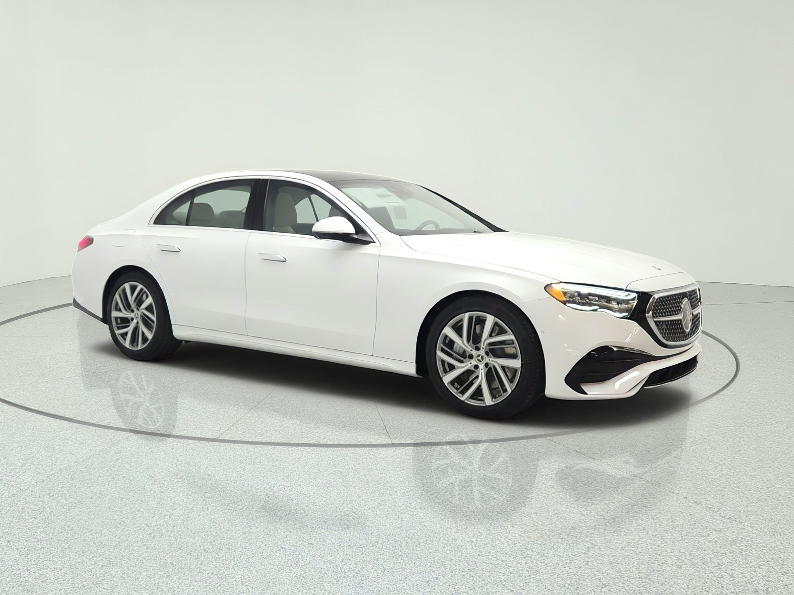 New 2027 MANUFAKTUR Moonlight White Metallic Mercedes-Benz E 450 4MATIC® Sedan image 3