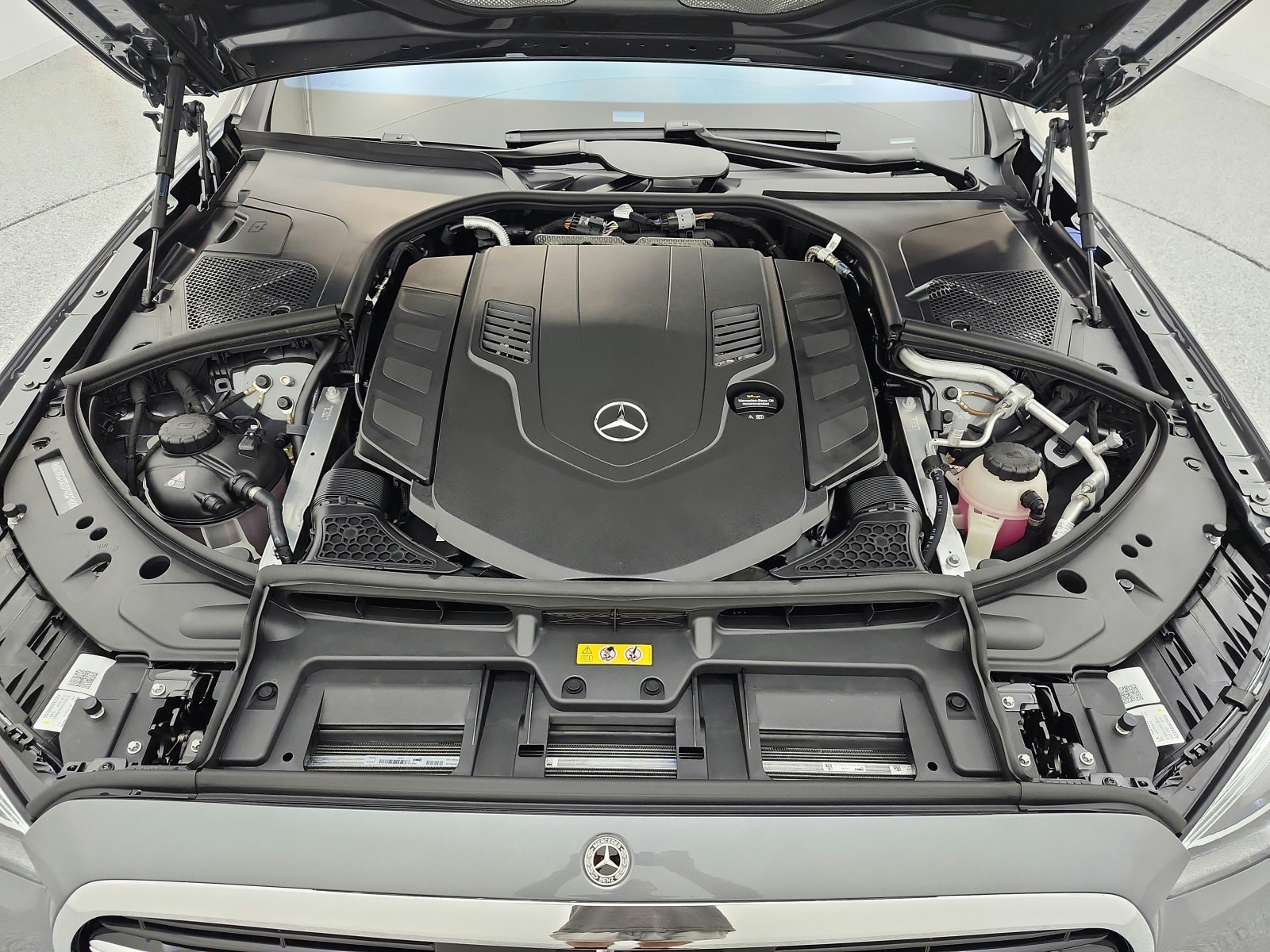 New 2026 Selenite Grey Metallic Mercedes-Benz S 580 image 12