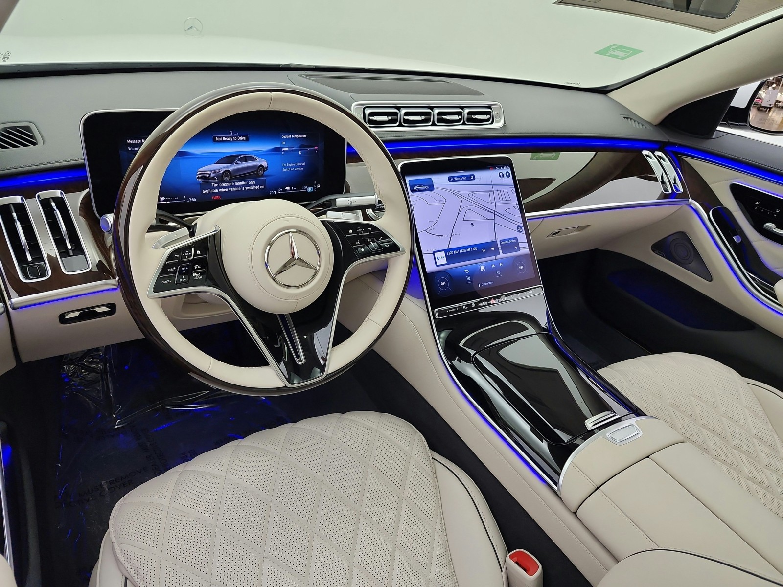 New 2026 MANUFAKTUR Moonlight White Metallic Mercedes-Benz S 580e 4MATIC® Sedan image 9