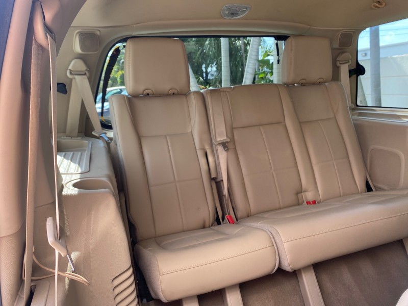 2010 Lincoln Navigator 4WD SUNROOF LOW MILES 31,209 in , 
