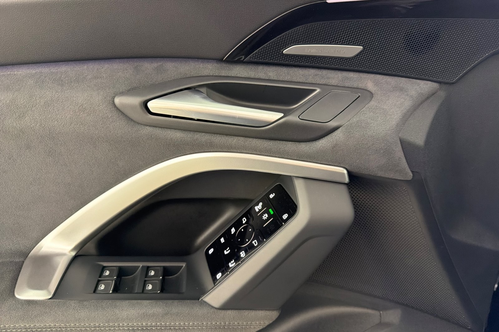 New 2025 Glacier White Metallic Audi Premium Plus 3.0 TFSI quattro image 10