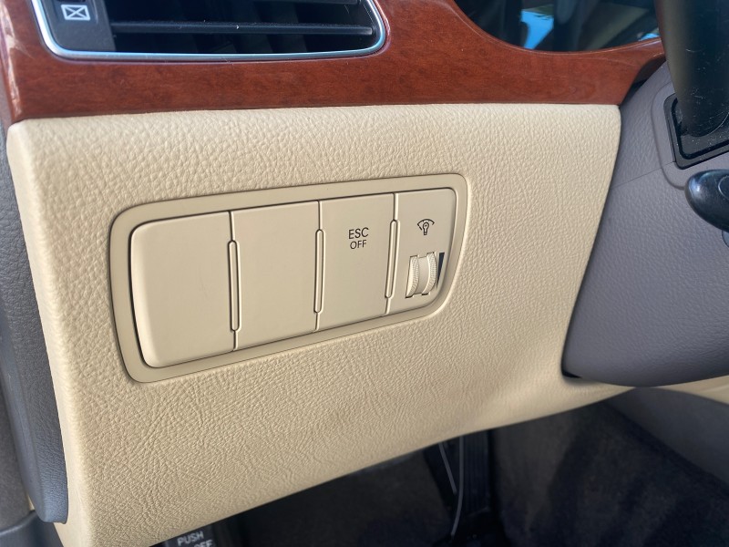 2013 Hyundai Genesis 3.8L LOW MILES 33,576 in , 