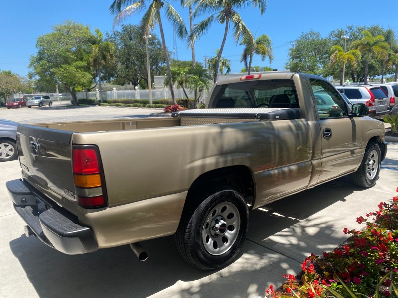 2005 GMC Sierra 1500 LOW MILES 83837 AC NO ACCIDENTS in ,