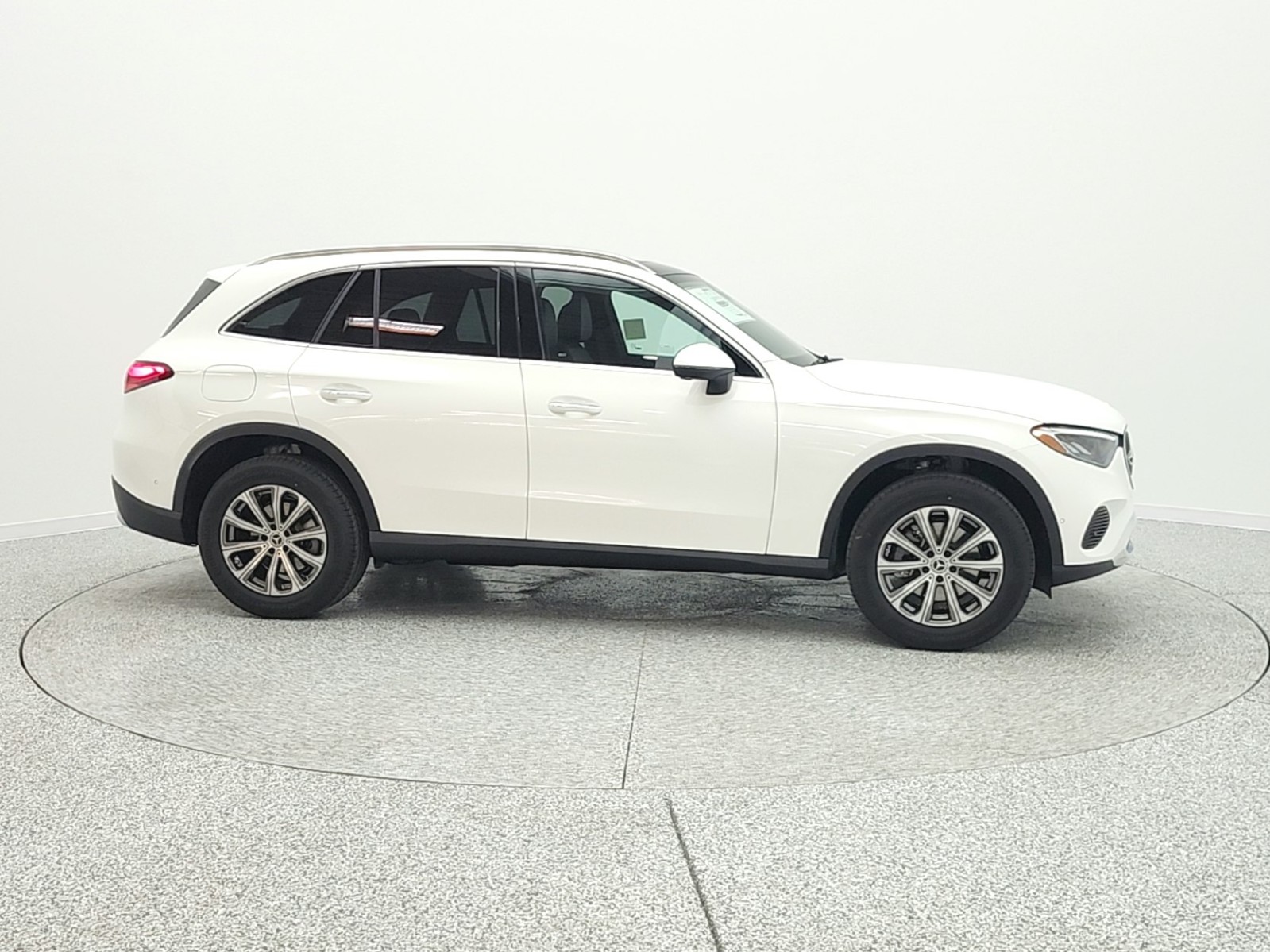 New 2026 Polar White Mercedes-Benz GLC 300 image 4