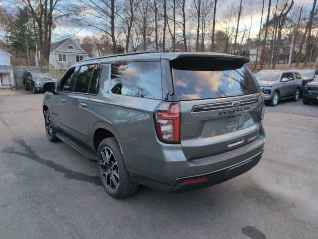 2024 Chevrolet Suburban RST 8