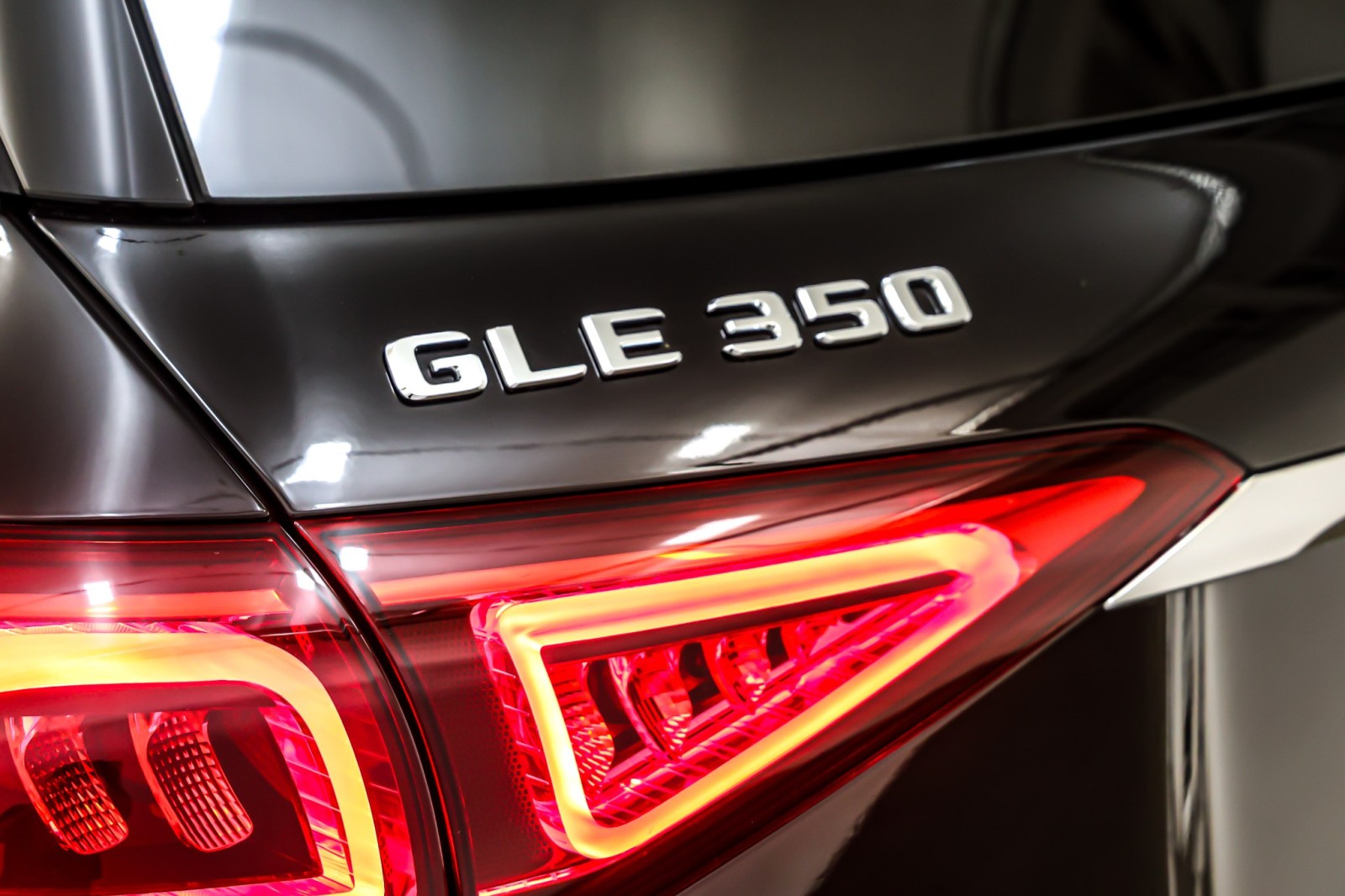 Certified Used 2023 Black Mercedes-Benz GLE 350 SUV image 11