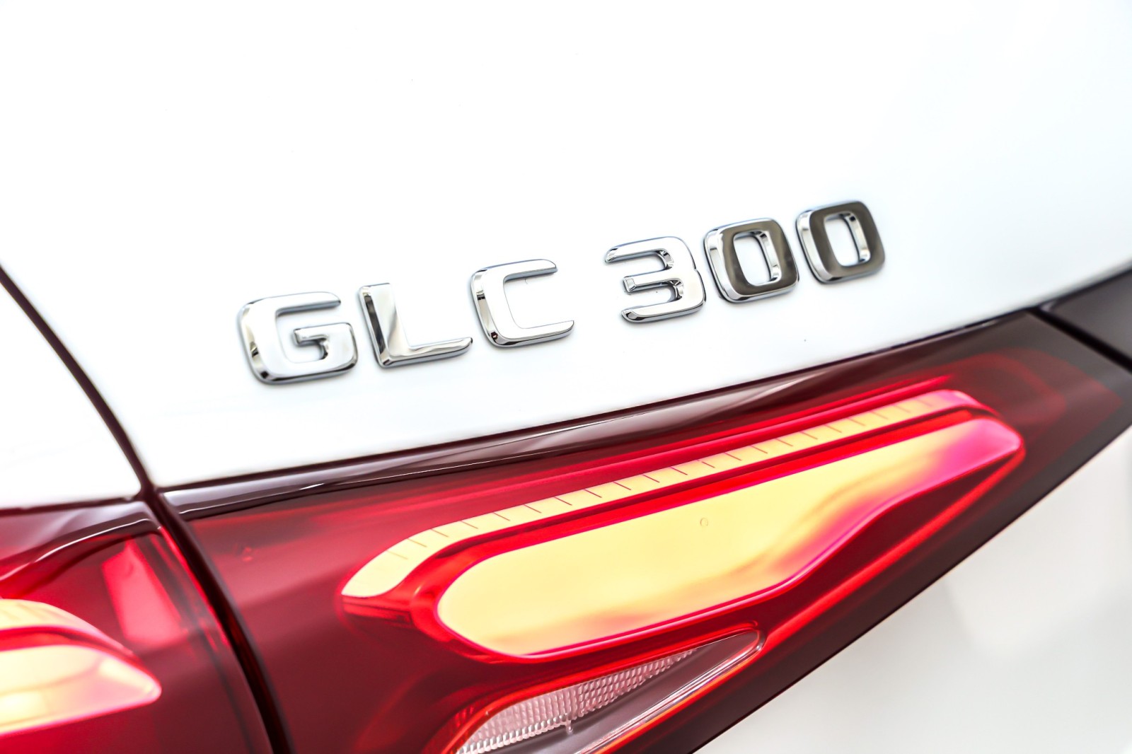 New 2026 Polar White Mercedes-Benz GLC 300 image 9