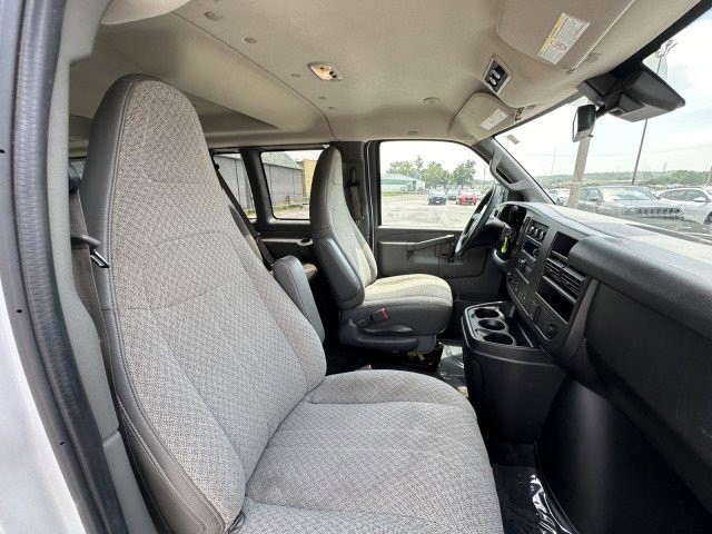 2019 Chevrolet Express Passenger LT 21