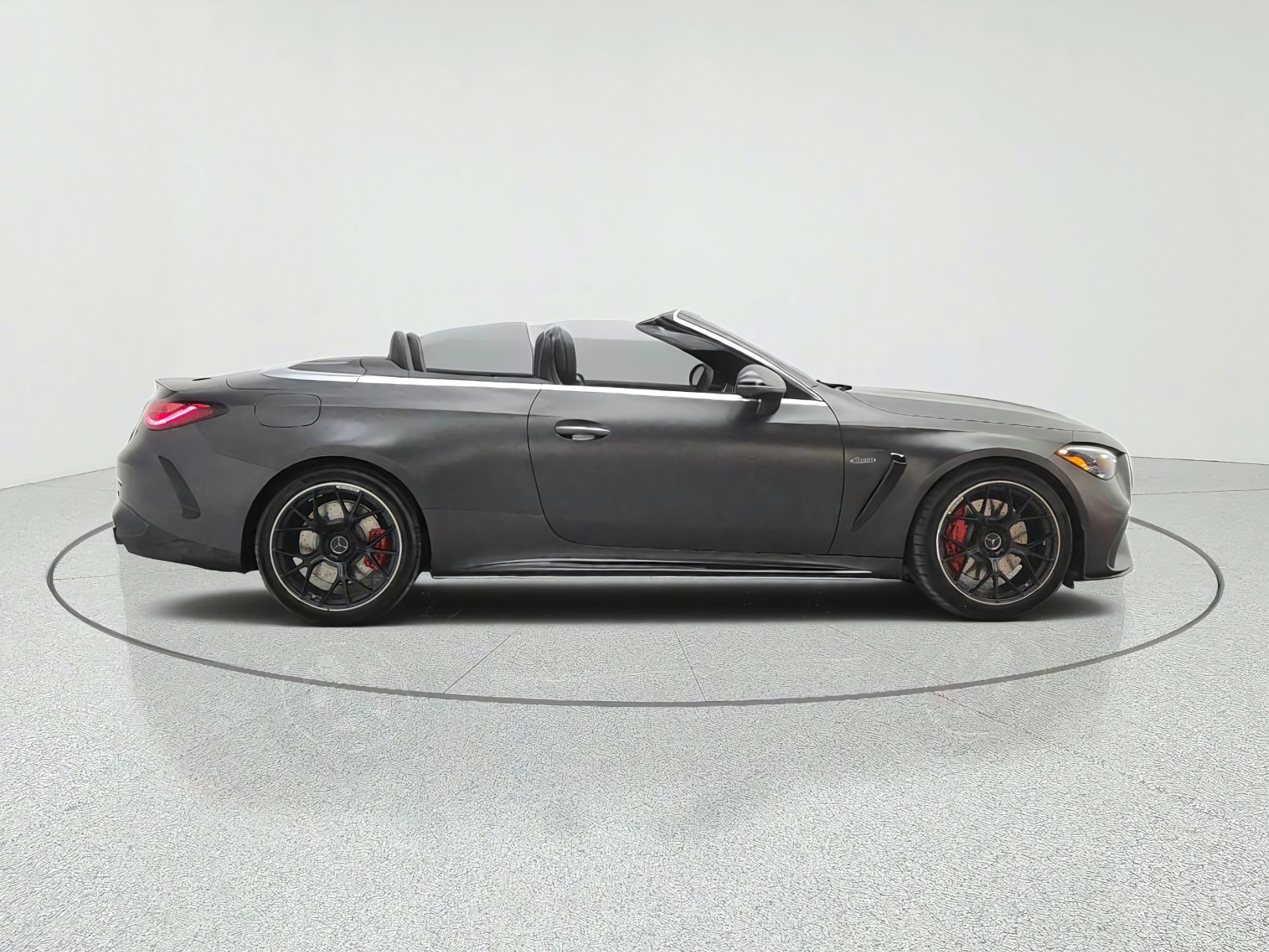 New 2027 MANUFAKTUR Graphite Grey Magno Mercedes-Benz AMG® CLE 53 4MATIC+ Cabriolet image 4