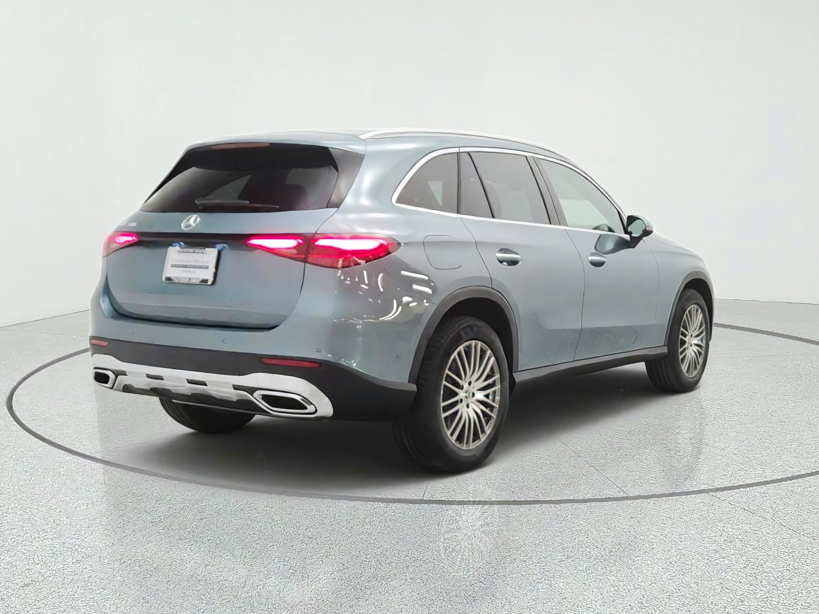 New 2027 Verde Silver Metallic Mercedes-Benz GLC 300 SUV image 5