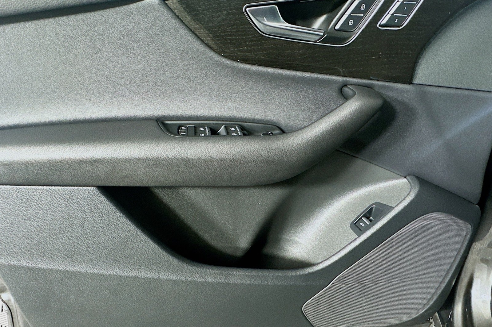 Used 2025 Samurai Gray Metallic Audi Premium image 20