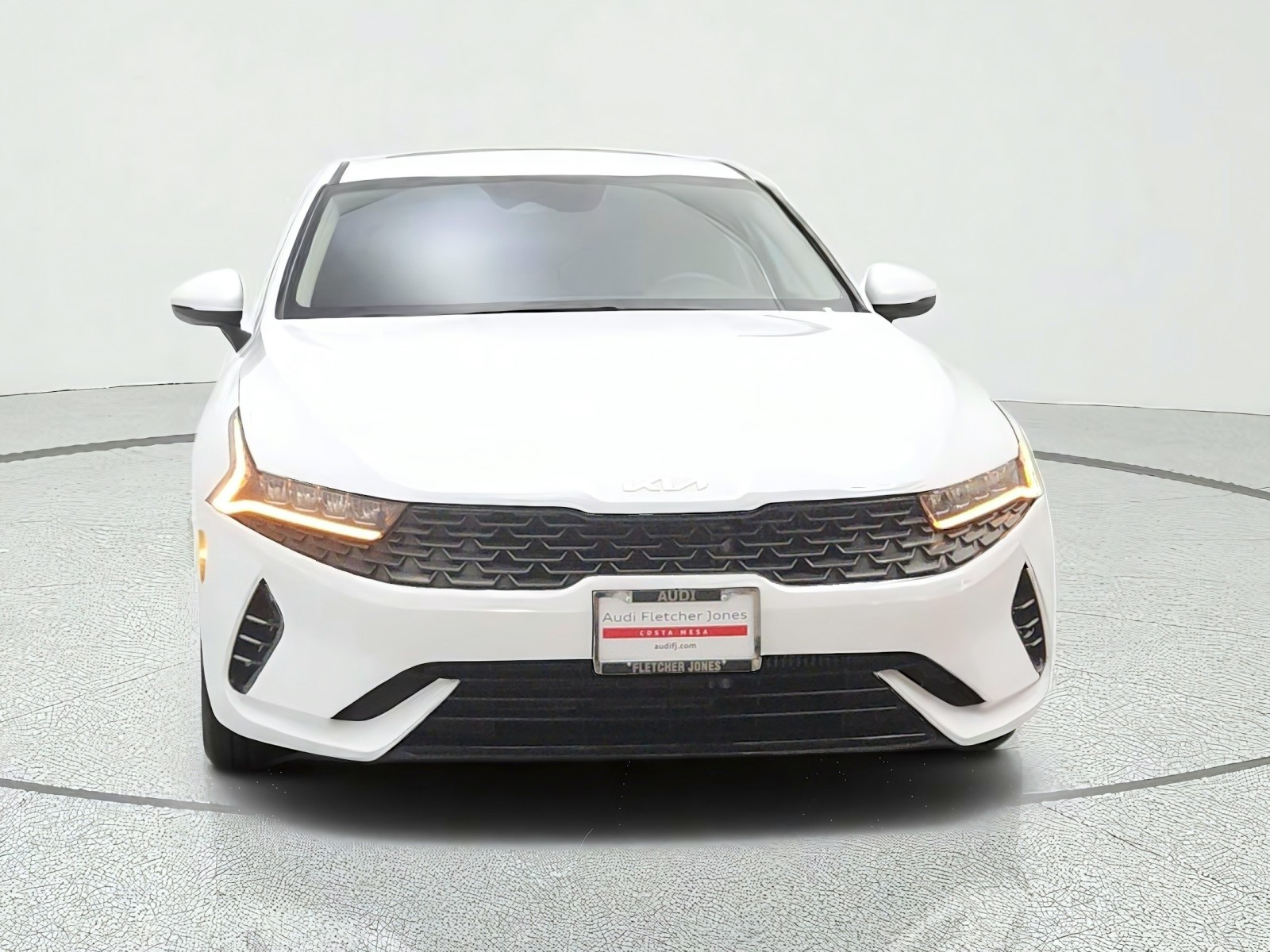 Used 2023 Glacial White Pearl Kia LXS image 2