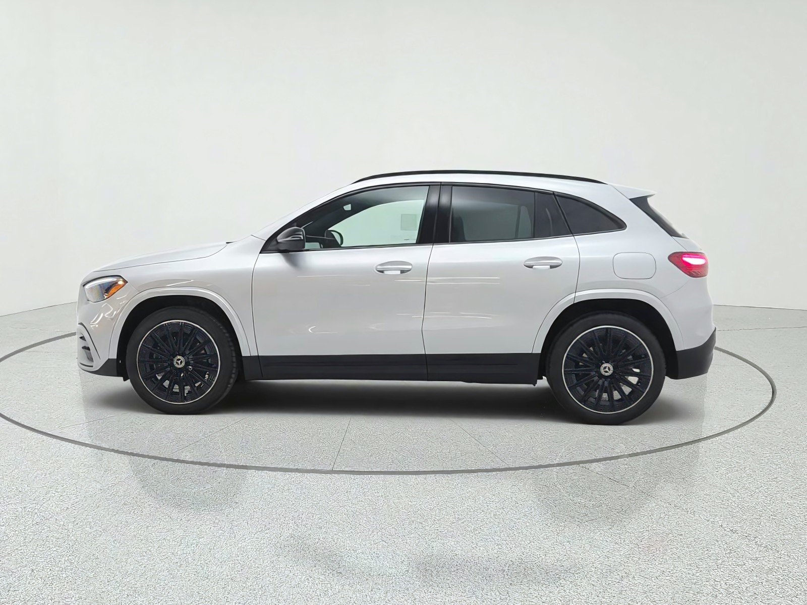 New 2026 Cirrus Silver Metallic Mercedes-Benz GLA 250 SUV image 8