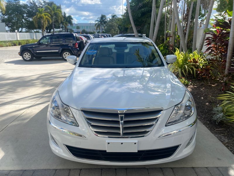 2013 Hyundai Genesis 3.8L LOW MILES 33,576 in , 