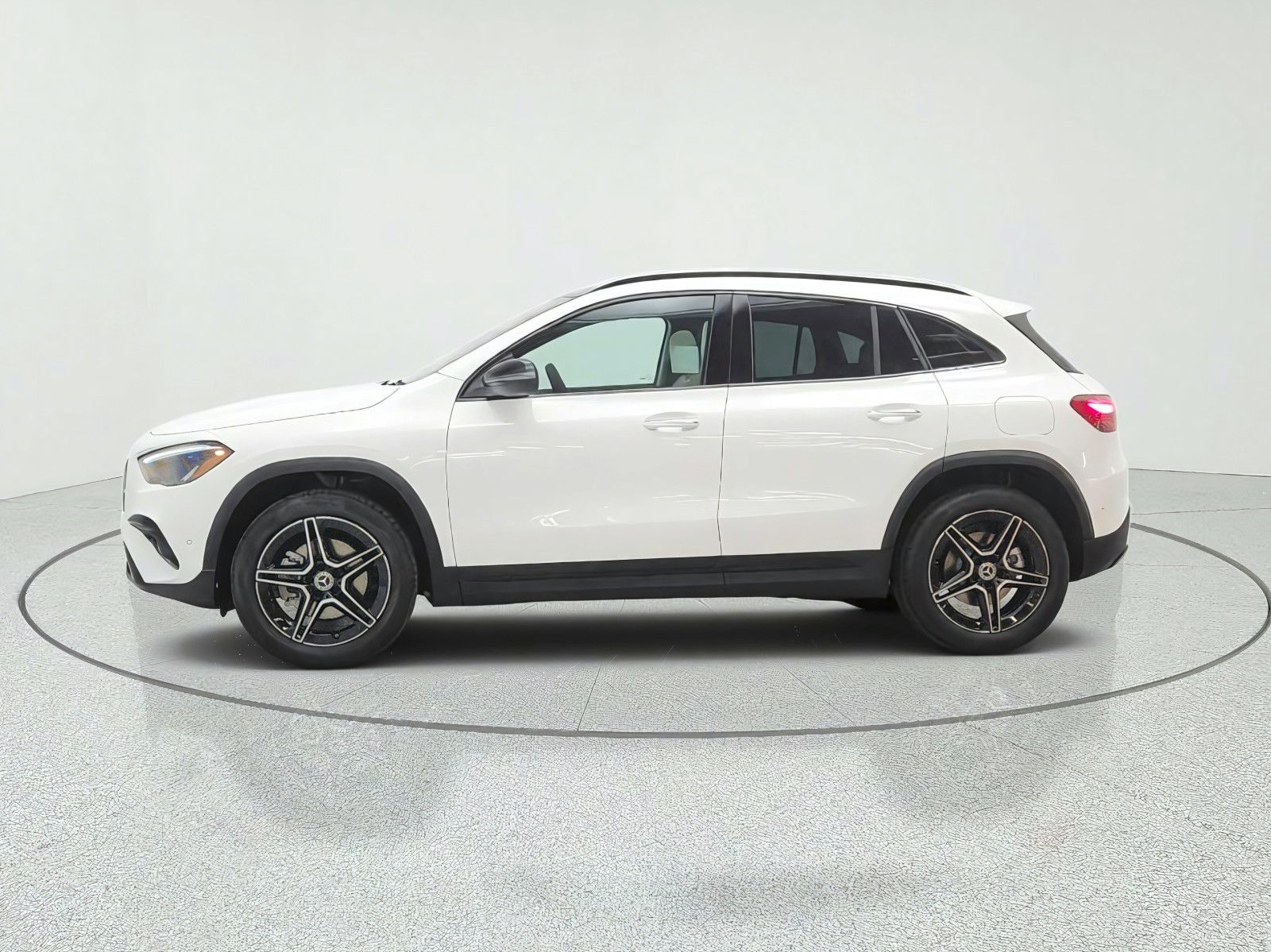 New 2026 Polar White Mercedes-Benz GLA 250 SUV image 8