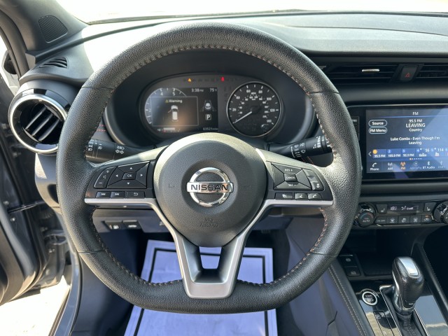 2021 Nissan Kicks SR 12