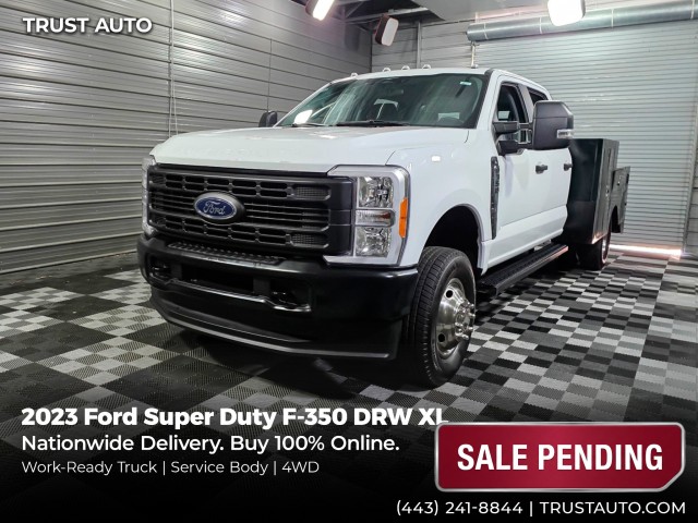 Oxford White 2023 Ford F-350 Super Duty Chassis XL Crew Cab DRW 4WD Pickup Truck Four-Wheel Drive 10-Speed Automatic