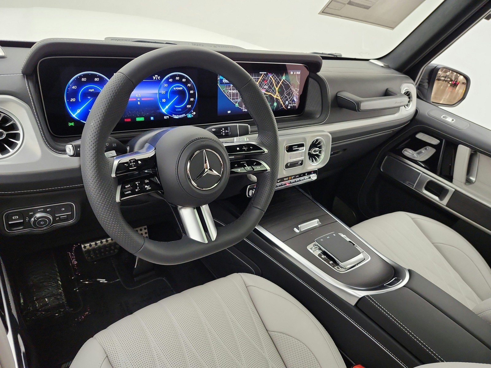 New 2027 MANUFAKTUR Moonlight White Metallic Mercedes-Benz G 580e SUV image 9